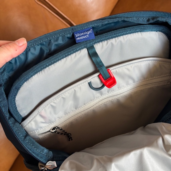 Osprey Fairview Travel 15L Daypack - Picture 7 of 8